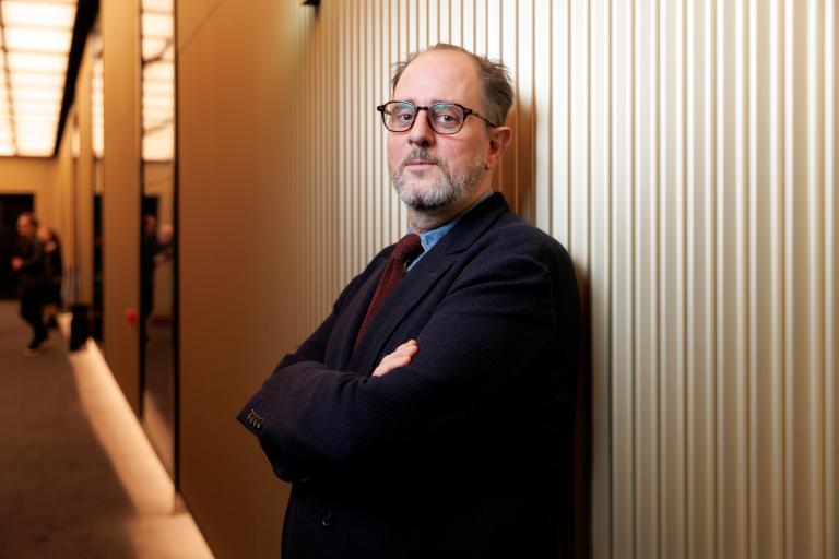 Claude Cortese, directeur de l'Opéra de Lausanne, le 9 octobre pour la présentation du film "Die Entstehung der Eidgenossenschaft" © Cinémathèque suisse / Pierre-Yves Massot